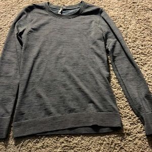 long sleeve lululemon top!